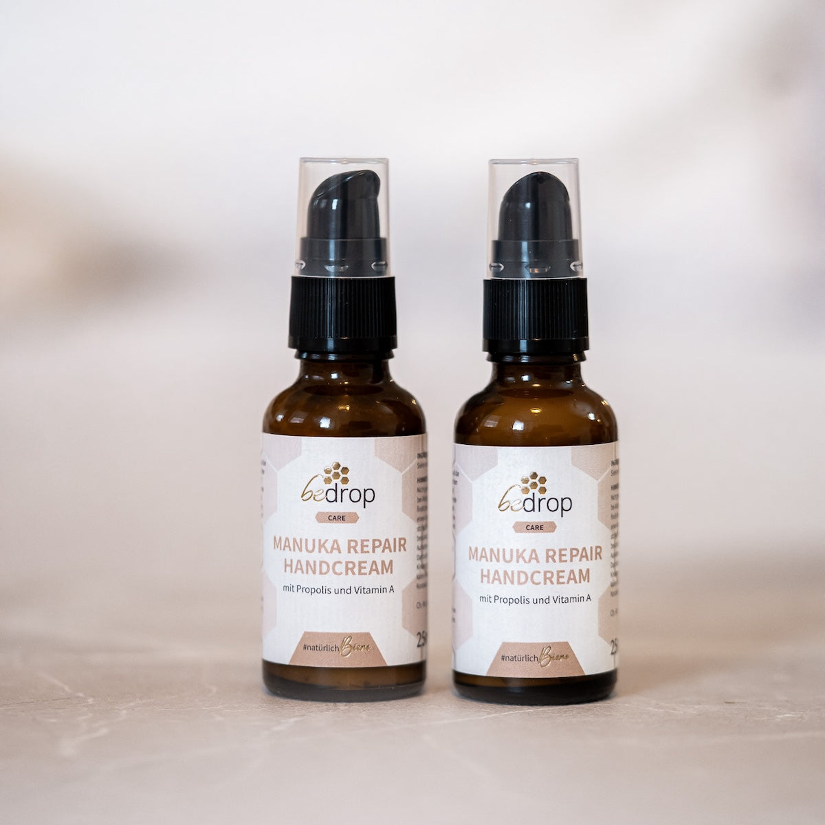 Value set: 3x Manuka Repair Hand Cream / Hand cream with manuka honey, propolis and vitamin A in a set of 3