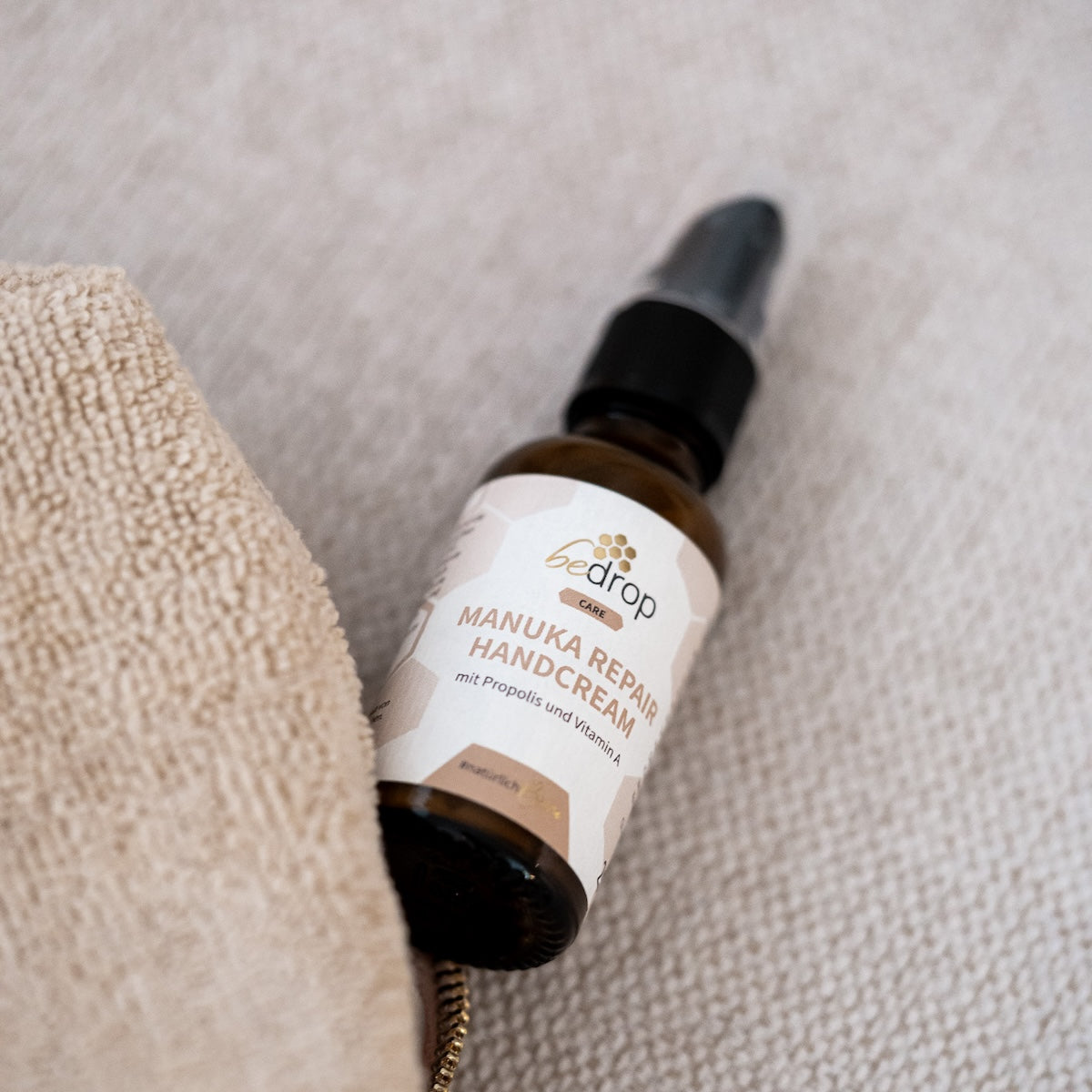 Manuka Repair Handcream / Hand cream with manuka honey, propolis and vitamin A - 25ml