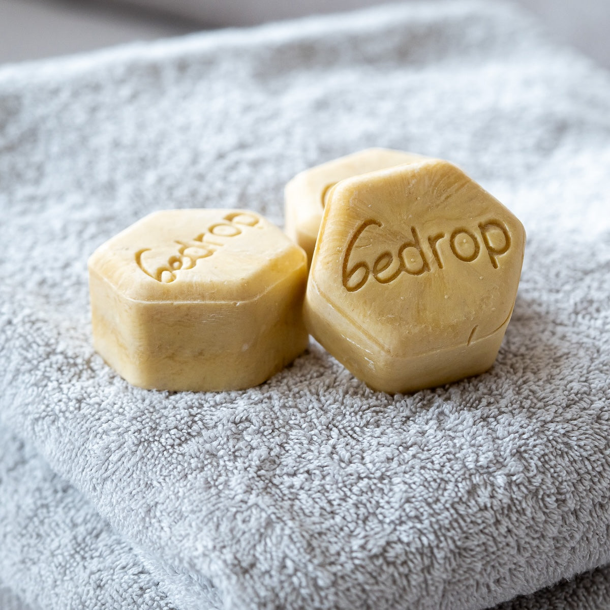 Value set: 3x BEELIXIR solid shampoo with manuka honey & propolis 65g at a special price