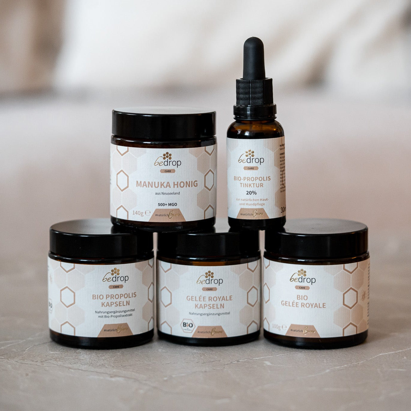 The all-rounder set | propolis capsules & 20% tincture + royal jelly capsules & pure/fresh + manuka honey