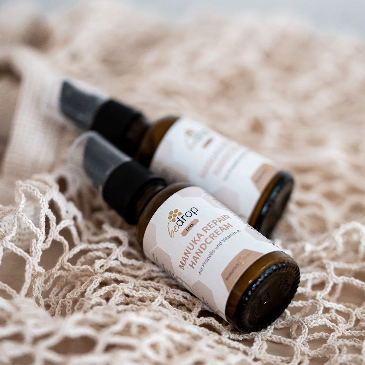 Value set: 3x Manuka Repair Hand Cream / Hand cream with manuka honey, propolis and vitamin A in a set of 3
