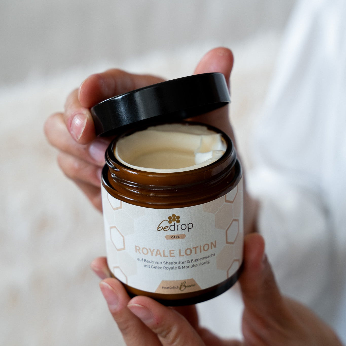 Royale Lotion body lotion with royal jelly, shea butter and acacia honey - 100g